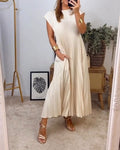 Woman wearing a pleated cocktail maxi dress with round neck and cap sleeves - view 15