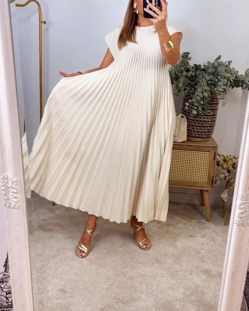 Woman wearing a pleated cocktail maxi dress with round neck and cap sleeves - view 17