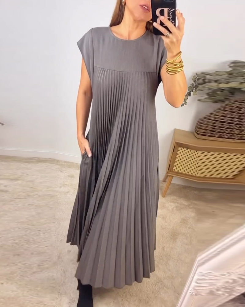 Woman wearing a pleated cocktail maxi dress with round neck and cap sleeves - view 6