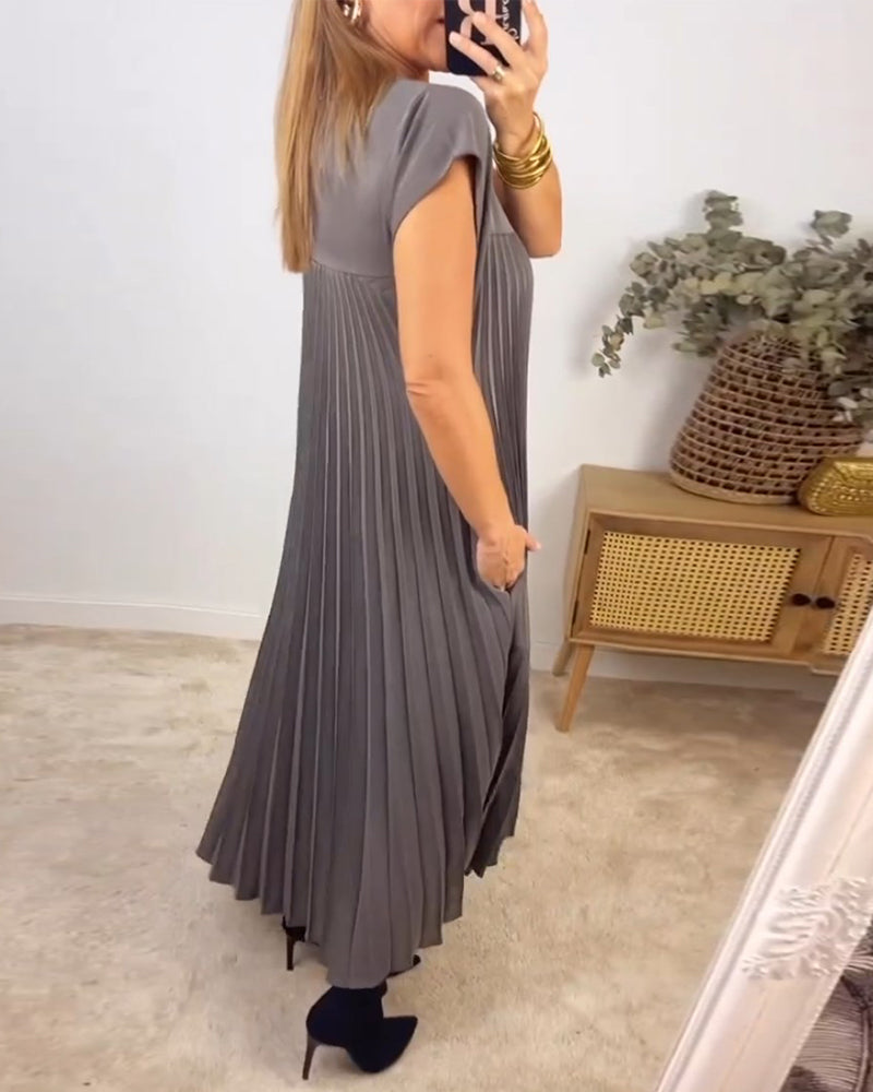 Woman wearing a pleated cocktail maxi dress with round neck and cap sleeves - view 7